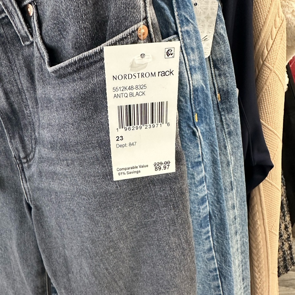Jeans - Picture 2 of 3